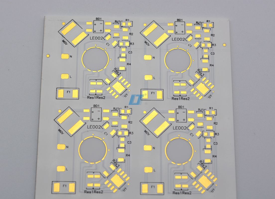 Duurzaam Grootte 2mm~200mm Keramisch PCB-bord AL2O3 ALN Zwart soldeermasker