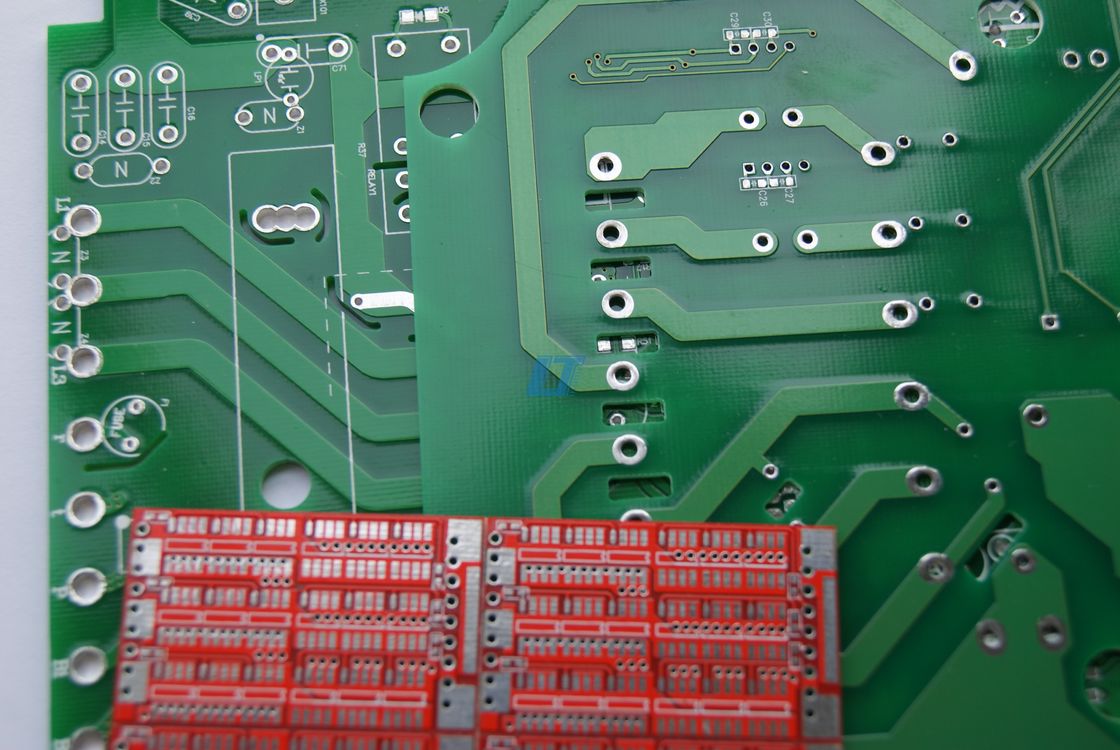 Hoge stroom zware koperen pcb met rode soldeermasker voor modelvliegtuigcontrolebord