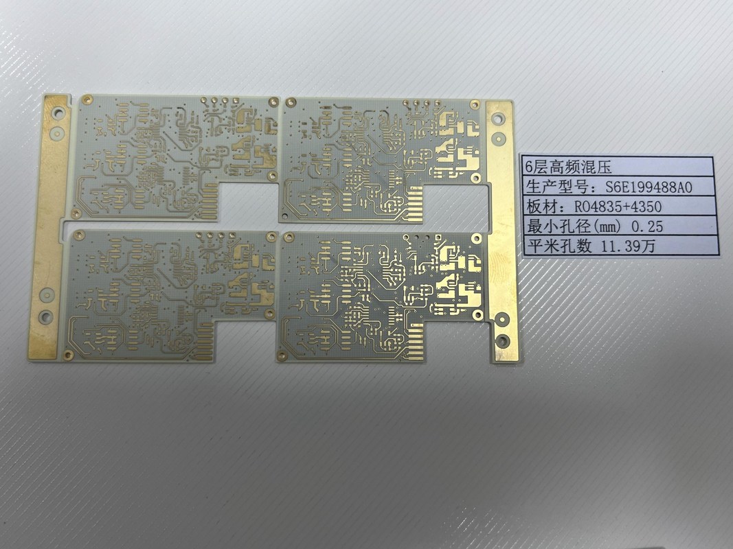 Hybride PCB hoogfrequente printplaat met 0,24W/m-K thermische geleidbaarheid en aantal lagen
